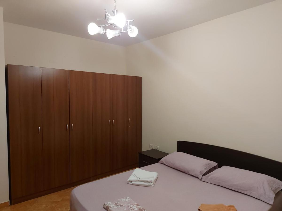 Mano' S Place Apartment Tiranë Ngoại thất bức ảnh